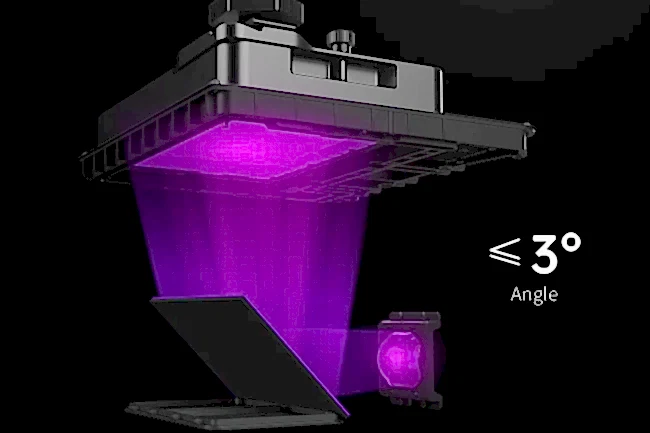 COB Işık Kaynağı Sistemi, Fresnel Lensler ve Öne Bakan Reflektörlerle Birlikte Işığı ≤3°'de Tutar.